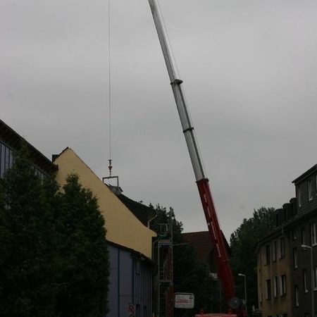 Kran im Einsatz bei Hanzen in Duisburg